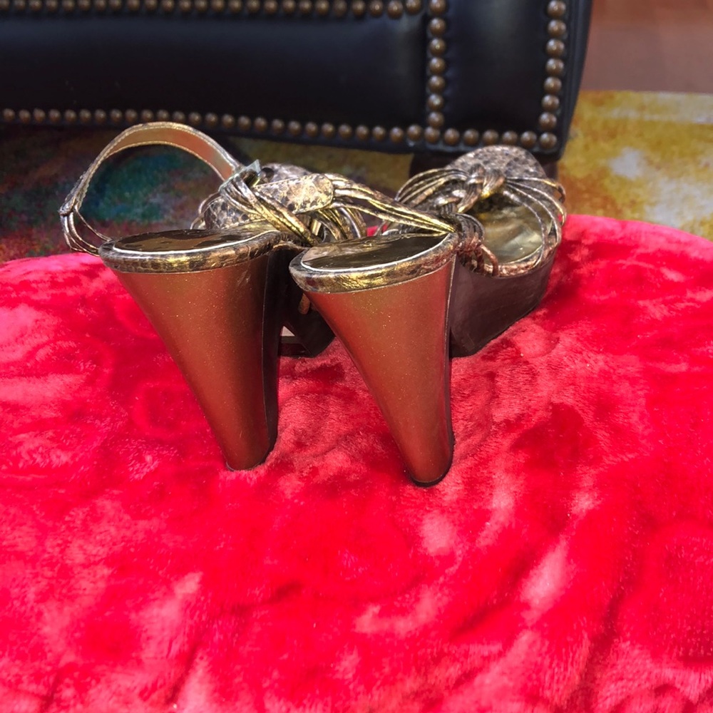 Sandal - Picture 3 of 3